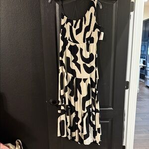 Black and White Patterned Women's Dress